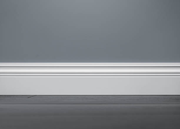 Decorative base board corner Close up of decorative, moulding white baseboard in empty room with copy space moulding trim photos stock pictures, royalty-free photos & images