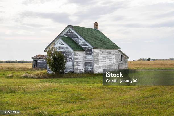 An Old Abandoned House Sitting In The Middle Of The Great Plains Stock Photo - Download Image Now