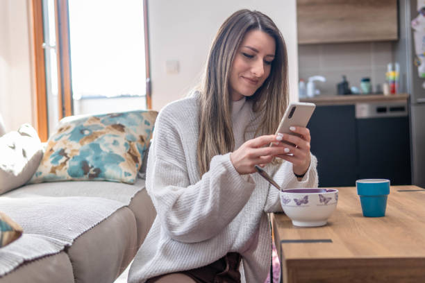 istock Breakfast news and social media 1362786702