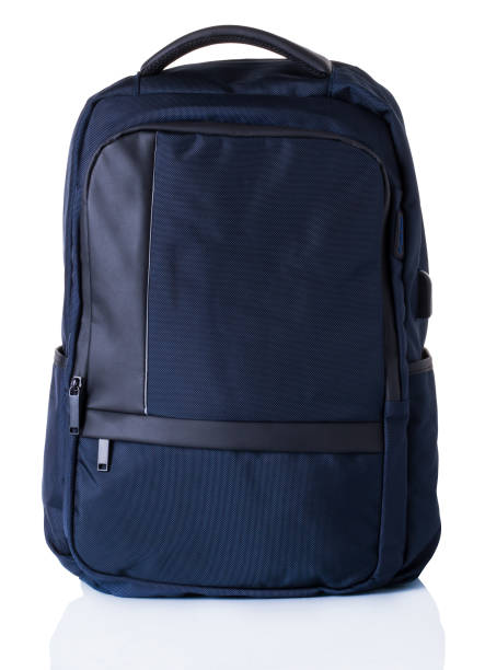 mochila azul oscuro para hombre fabricada en textil. un fondo blanco - mochila bolsa fotografías e imágenes de stock