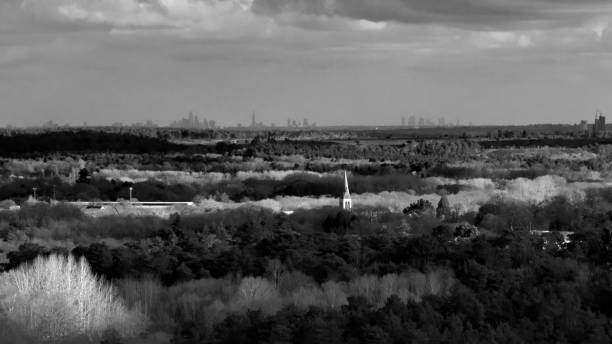 istock Black and white London skyline 1362798340