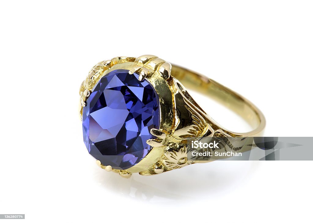Azul zafiro o Tanzanite anillo - Foto de stock de Tanzanita libre de derechos
