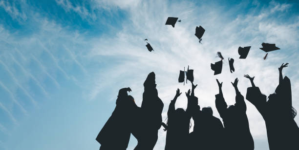 silhouetten von studenten feier bildung abschluss student erfolg lernkonzept zeremonie an der universität - graduation color image people photography stock-fotos und bilder