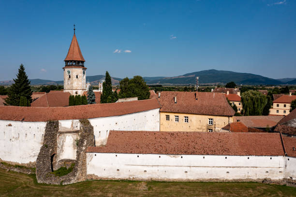 l’église du château de prejmer en roumanie - prejmer fortress photos et images de collection