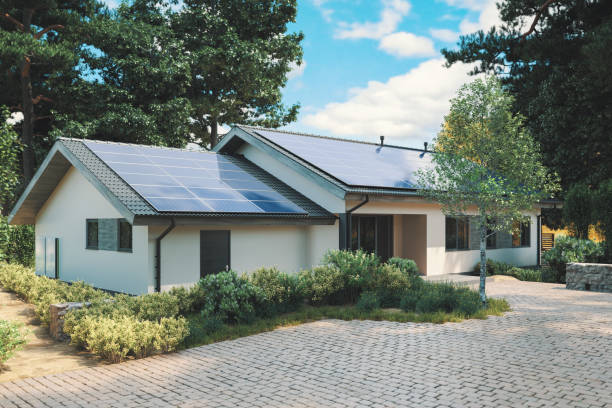 Energy Efficient House With Solar Panels And Wall Battery For Energy Storage Modern single storey house with solar panels and wall battery for energy storage. house stock pictures, royalty-free photos & images