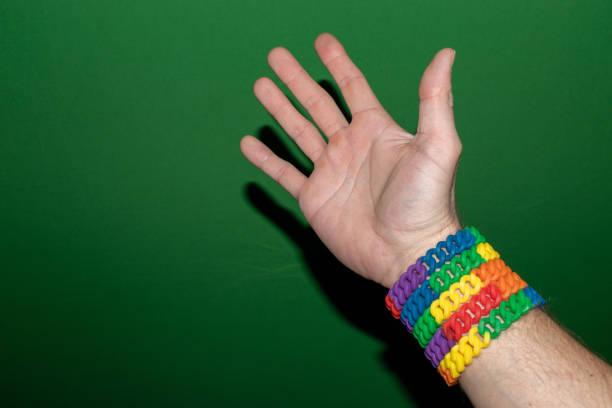 braccialetto di genere attorno a un polso - gay pride wristband rainbow lgbt foto e immagini stock