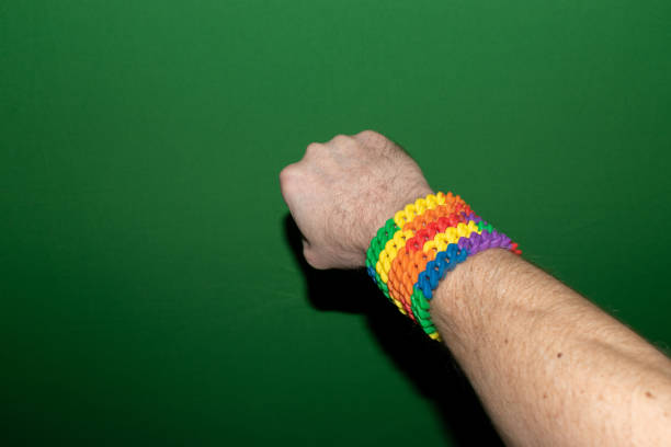 braccialetto di genere attorno a un polso - gay pride wristband rainbow lgbt foto e immagini stock