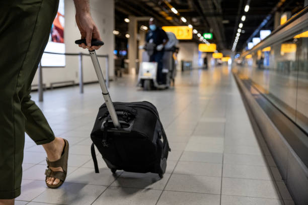 travelling light - schiphol stockfoto's en -beelden