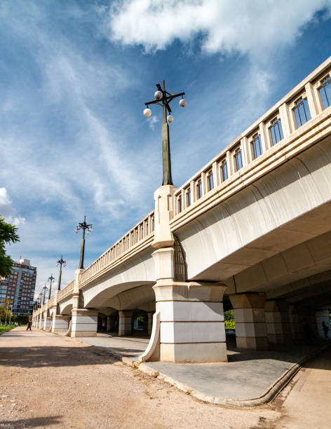 istock Aragon Bridge at Turia Riverbed Park (Jardín del Turia - Tramo VIII) in Valencia, Spain 1362887520