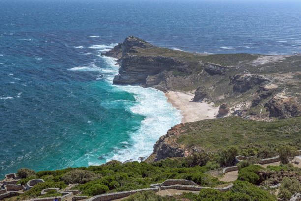 cabo de buena esperanza, playa díaz vista desde cape point. - cape point fotografías e imágenes de stock