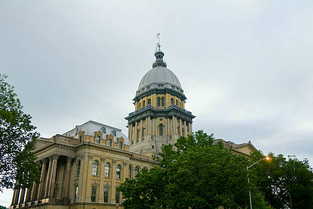 Springfield Capitol Dome and Building Capitol building of Springfield Illinois showing dome and building illinois state capitol stock pictures, royalty-free photos & images