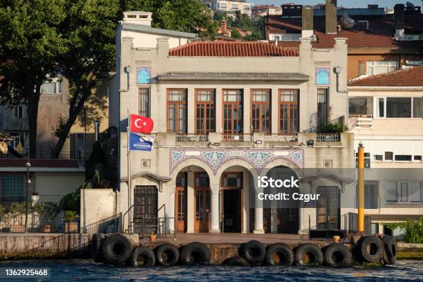 Kuzguncuk Pier Istanbul Turkey Stock Photo - Download Image Now - Architecture, Beach, Bosphorus