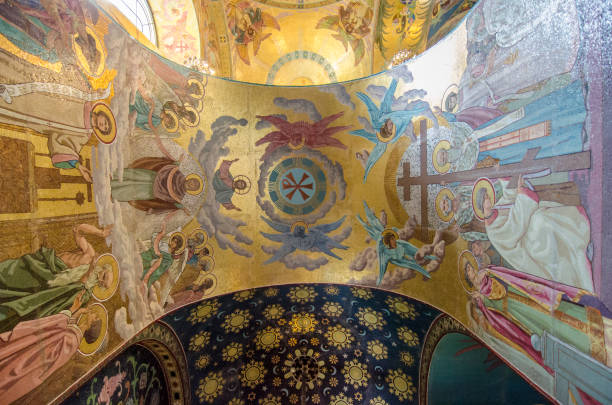 dzieła sztuki religijnej - cathedral st petersburg indoors fresco zdjęcia i obrazy z banku zdjęć