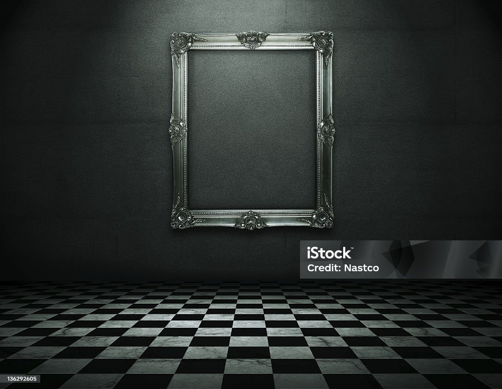 interior de Grunge com quadros vazios na parede - Foto de stock de Moldura de Quadro - Equipamento de arte e artesanato royalty-free