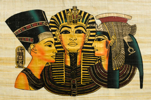 recuerdo de papiro que representa a cleopatra, nefertiti y ramsés ii - cleopatra pharaoh ancient egyptian culture women fotografías e imágenes de stock