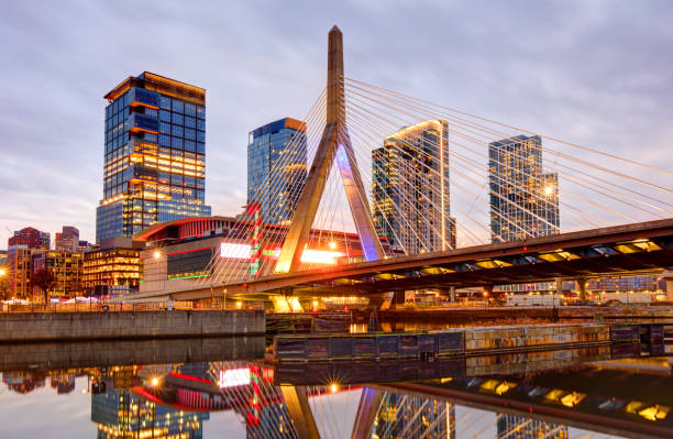 zakim bridge in boston, massachusetts - boston skyline new england urban scene imagens e fotografias de stock