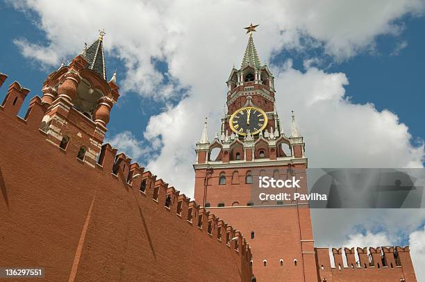 Kreml Wand Mit Spasskaya Toweron Tag Stockfoto und mehr Bilder von Architektur - Architektur, Autorität, Bedeckter Himmel