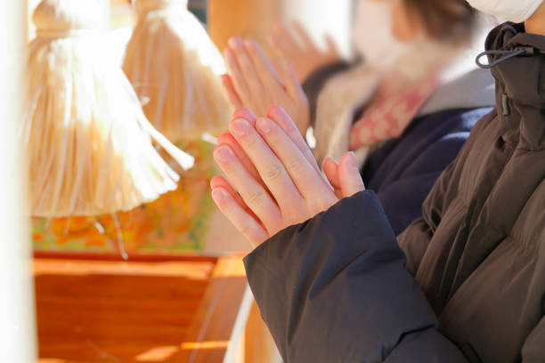 A person who visits the shrine on New Year's Day A person who visits Shosen-in, a temple in Aoba-ku, Yokohama on New Year's Day, January 1, 2022. saying grace stock pictures, royalty-free photos & images