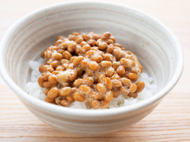 natto(fermented soy beans) on rice - natto stockfoto's en -beelden