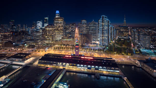 san francisco skyline aerial view bei nacht - bay bridge bridge california dawn stock-fotos und bilder