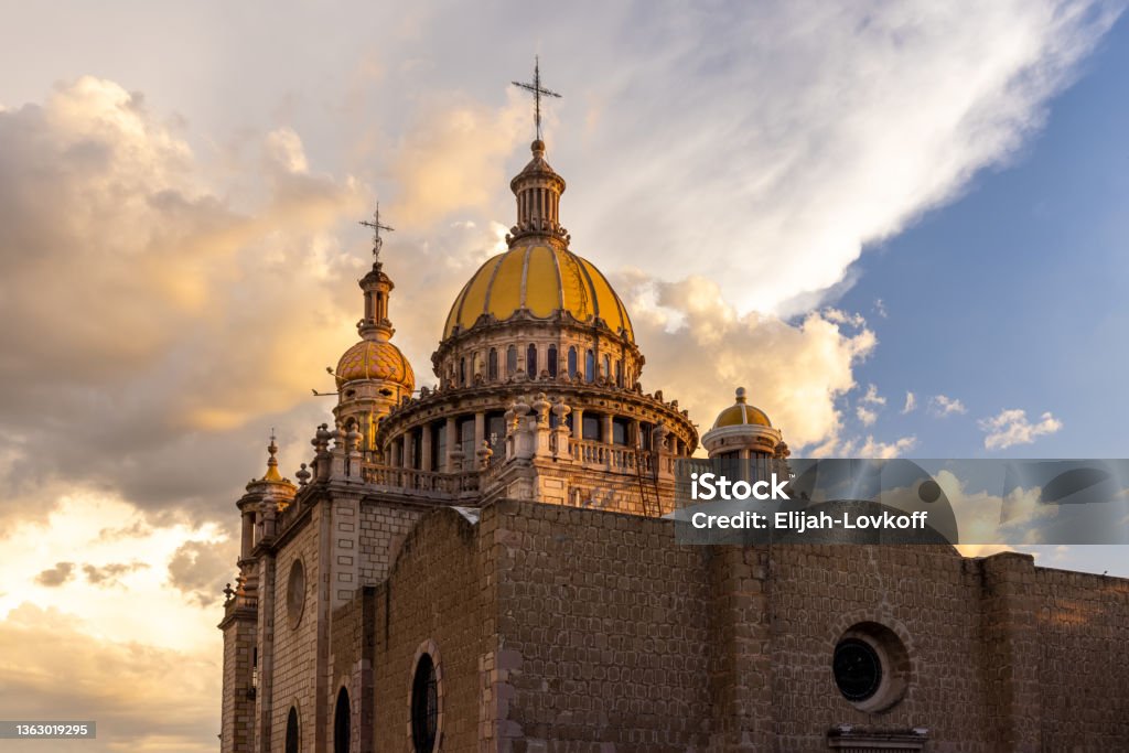 Centro De México Iglesias Católicas De Aguascalientes Coloridas Calles Y Casas Coloniales En El Centro Histórico De La Ciudad Cerca De La Catedral Basílica Una De Las Principales Atracciones Turísticas De La Centro De México Iglesias Católicas De Aguascalientes Coloridas Calles Y Casas Coloniales En El Centro Histórico De La Ciudad Cerca De La Catedral Basílica Una De Las Principales Atracciones Turísticas De La