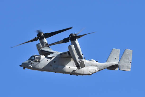 o corpo de fuzileiros navais dos estados unidos (usmc) bell boeing mv-22b osprey inclina aeronaves de transporte militar a partir de vmm-262 "tigres voadores". - v22 - fotografias e filmes do acervo