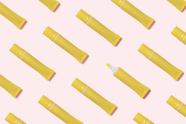 istock Pattern of Yellow highlighter pens on pink Background 1363035149