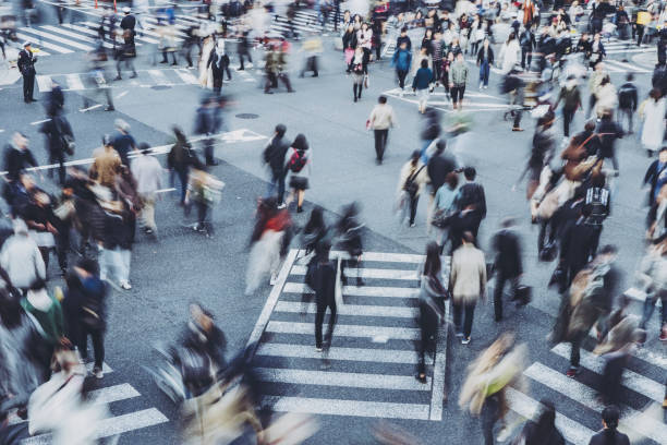 大阪・梅田で横断歩道を歩く人 - 横断歩道 ストックフォトと画像