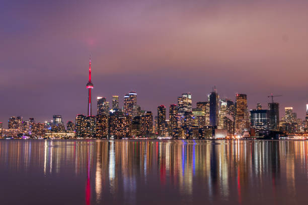 vista notturna sullo skyline di toronto - 4611 foto e immagini stock