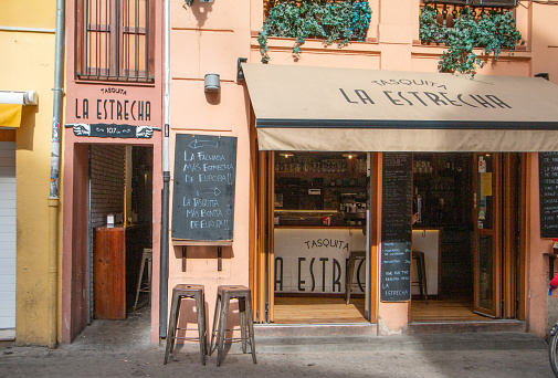 Tasquita La Estrecha at Plaza Lope de Vega in Valencia, Spain. This is a bar in the most narrow building in Europe (unconfirmed). The bar has closed since the Covid-19 pandemic.