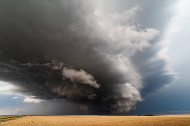 istock Severe weather and supercell thunderstorm in Kansas 1363117637