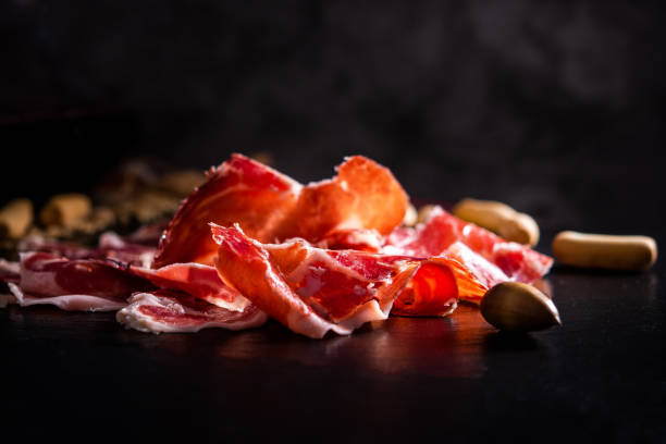 lonchas de jamón ibérico - península ibérica fotografías e imágenes de stock