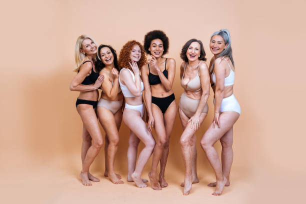 연령, 피부, 몸이 다른 여성 그룹의 뷰티 이미지 - body women naked beauty 뉴스 사진 이미지