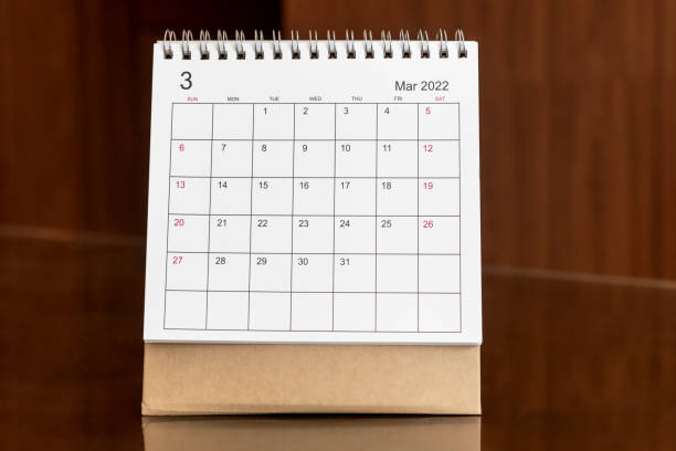 istock Mar 2022 Desk Calendar 1363136031