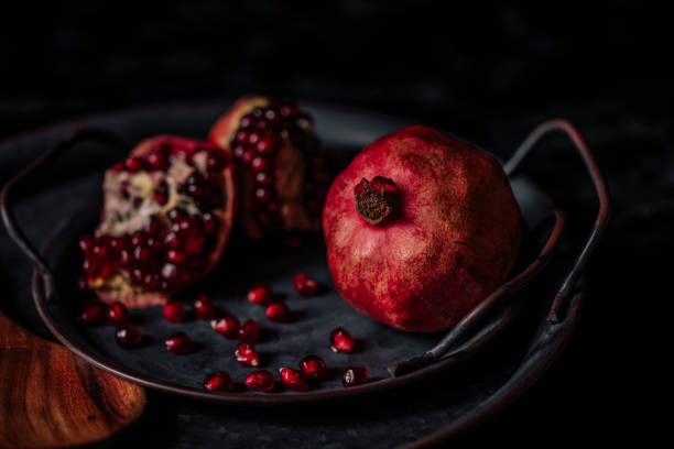 natura morta con melograni - pomegranate fruit tropical fruit freshness foto e immagini stock