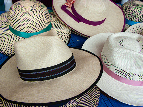 Auténticos sombreros de paja hechos a mano de Panamá de Ecuador photo