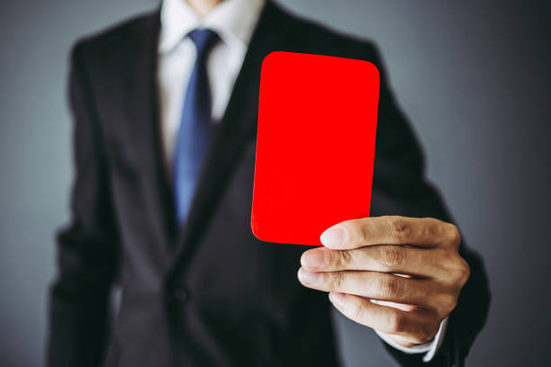 uomo d'affari con un cartellino rosso - punishment foto e immagini stock