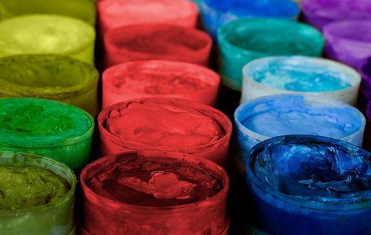 Metal tin cans with color paint