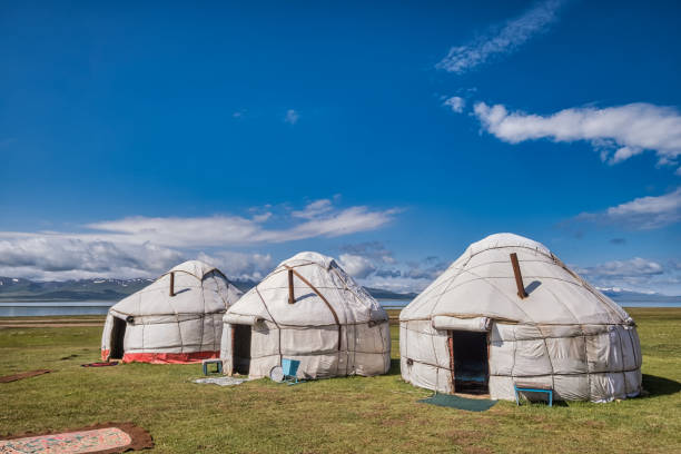 Traditional Yurt camp at the Son Kul lake plateau in Kyrgyztan - fotografia de stock