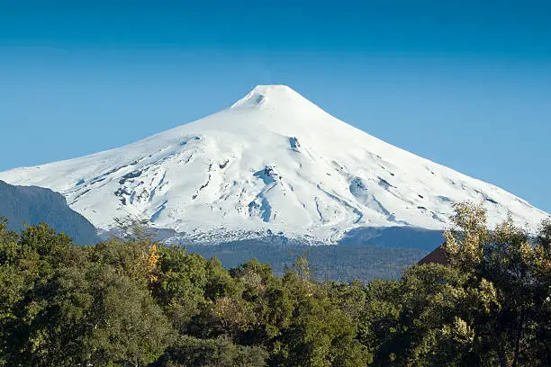 It is one of Chile's most active volcanoes, and have a lava lake within its crater
