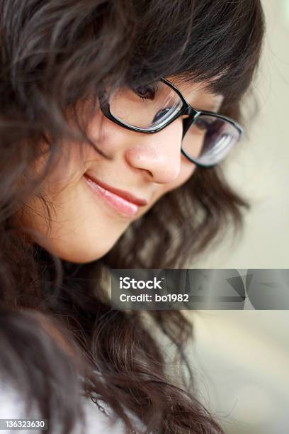 Perfil De Joven Chica Asiática Foto de stock y más banco de imágenes de 18-19 años - 18-19 años, 20-24 años, Adulto