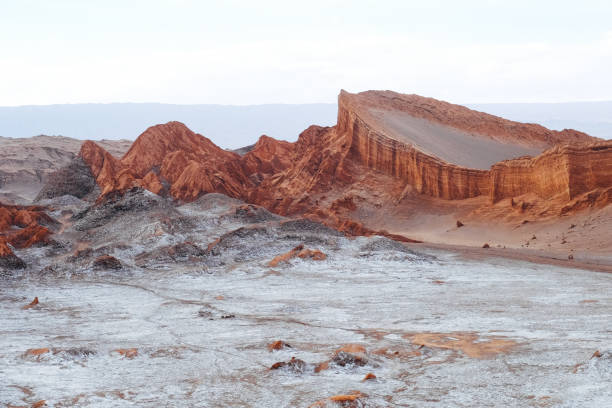 chile. san pedro de atacama. the moon valley. landscapes similar to mars.. desert - san pedro imagens e fotografias de stock