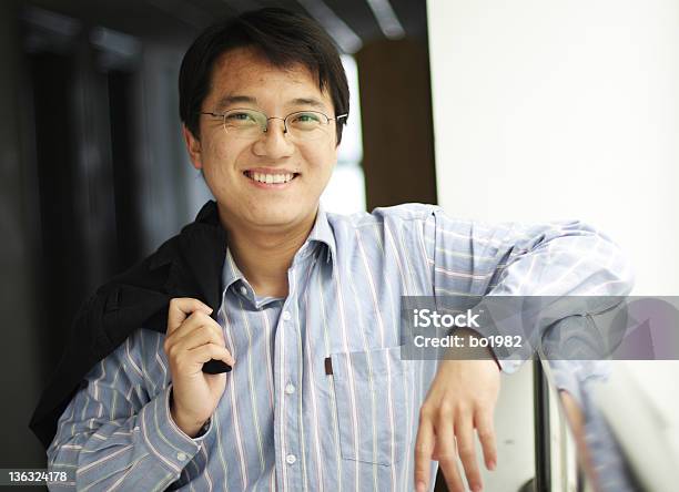 Joven Hombre De Negocios Foto de stock y más banco de imágenes de 20-24 años - 20-24 años, 25-29 años, Accesorio para ojos