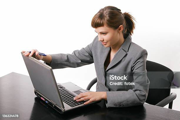 女性コンピュータ - 1人のストックフォトや画像を多数ご用意 - 1人, 20代, インターネット