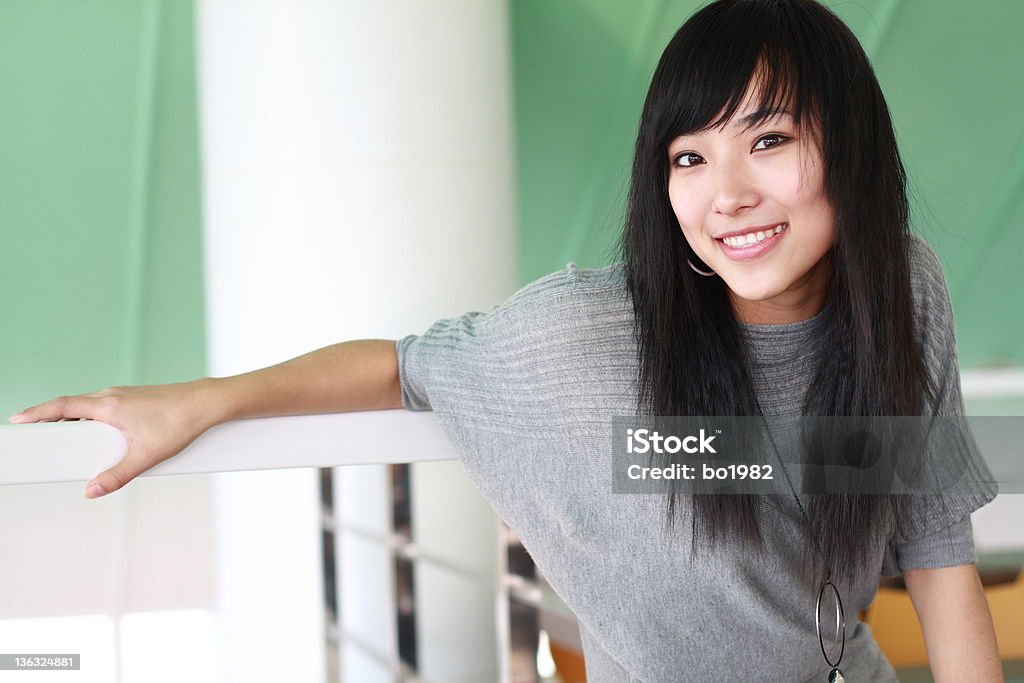 Giovane ragazza asiatica - Foto stock royalty-free di 18-19 anni