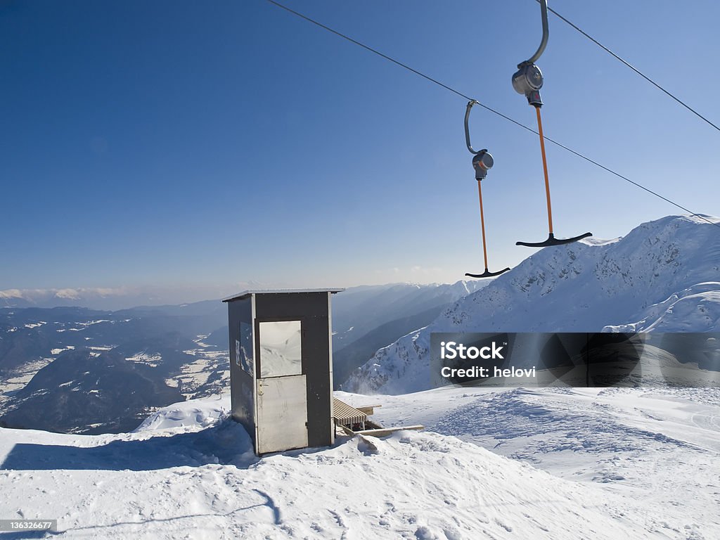스키타기 in 산 - 로열티 프리 0명 스톡 사진