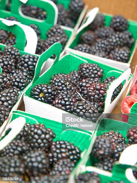 Photo libre de droit de Noir Raspberrys banque d'images et plus d'images libres de droit de Aliment - Aliment, Couleur noire, Framboise