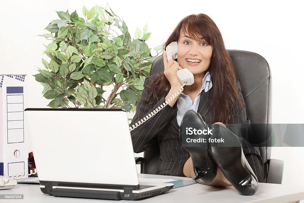 Mulher de negócios a falar ao telefone - Royalty-free 20-24 Anos Foto de stock