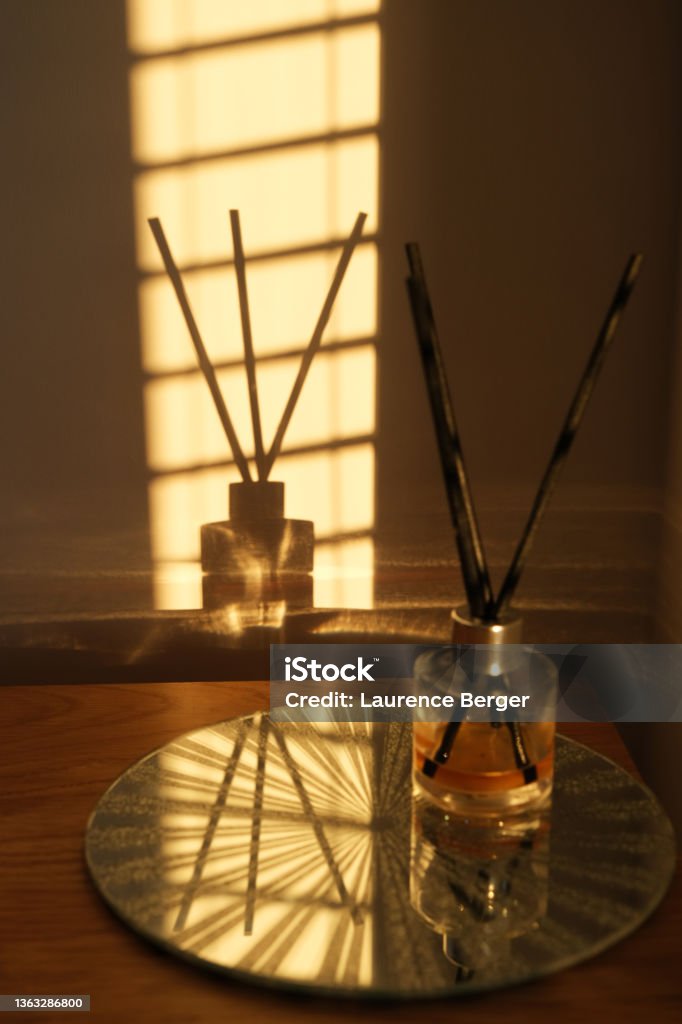 Refractive Diffuser Scent Diffuser Vase Light Reflection Refraction And Blind Shadow ...
