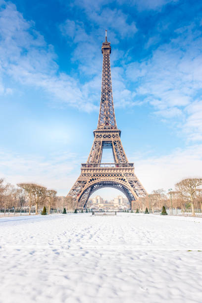 istock Eiffel Tower and the winter in Paris 1363305098